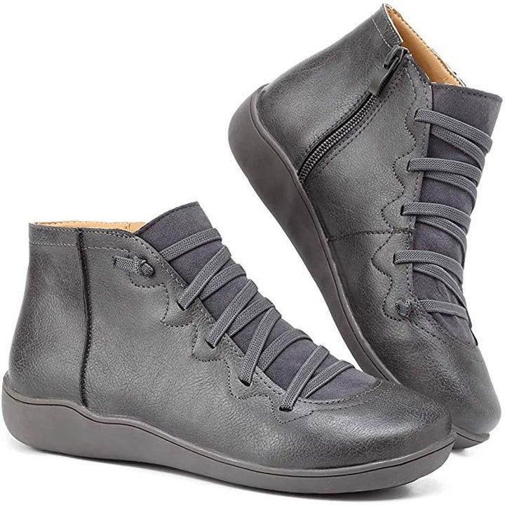 Stilvolle orthopädische Damen Stiefeletten für den Alltag. Bieten Komfort und unterstützen die Fußgesundheit.