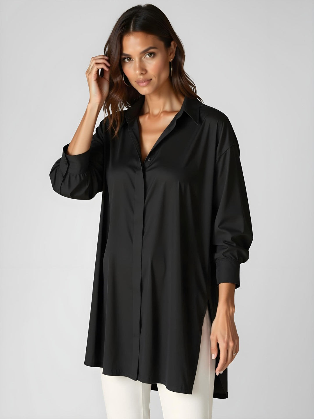 Elegantes Damen Hemdkleid, Oversize, mit Reverskragen, Knopfleiste und seitlichen Schlitzen.