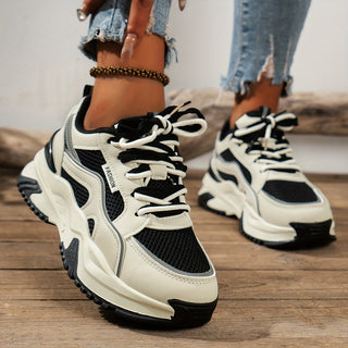 Damen Plateau Sneaker: Modern, bequem, vielseitige Alltagsschuhe für stilbewusste Frauen.