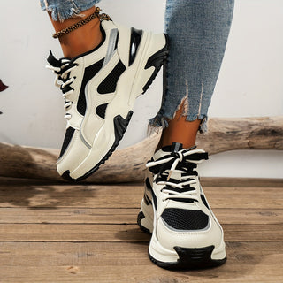 Beige Damen Plateau Sneaker: Stylische Freizeitschuhe mit hohem Komfort für moderne Outfits.
