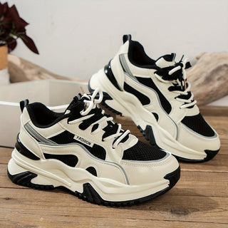 Schwarze Damen Plateau Sneaker: Elegante Komfortschuhe, ideal für Alltag & Freizeit, leicht kombinierbar.