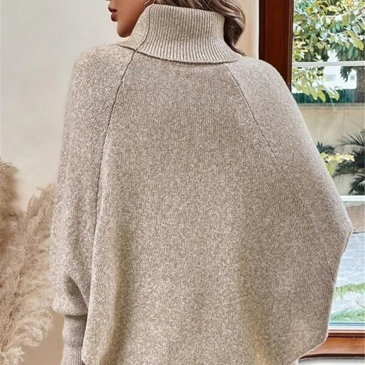 Modischer Damen Poncho Rollkragen mit strukturiertem Design und Knöpfen. Idealer Begleiter für Herbst- & Wintermode.