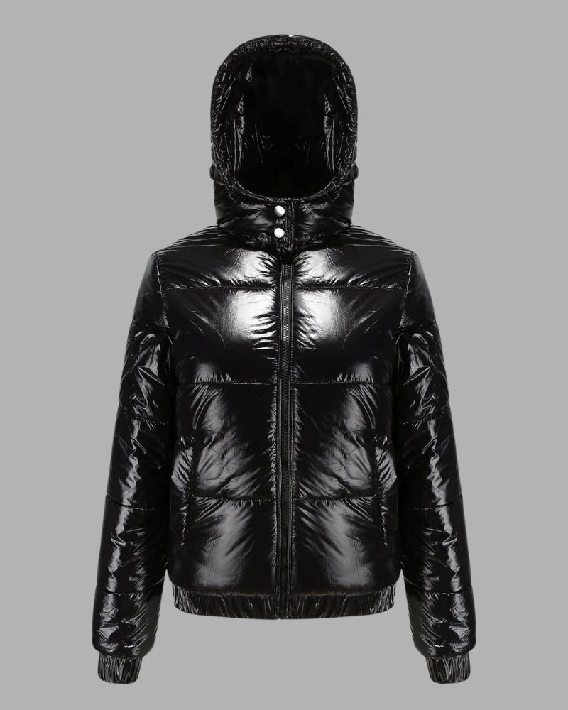 Damen Pufferjacke mit Glanz-Optik, ideal als leichte & stilvolle Übergangsjacke für Frühling & Alltag.