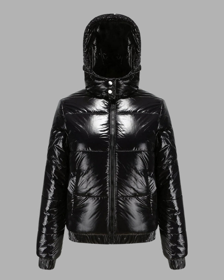 Damen Pufferjacke mit Glanz-Optik, ideal als leichte & stilvolle Übergangsjacke für Frühling & Alltag.