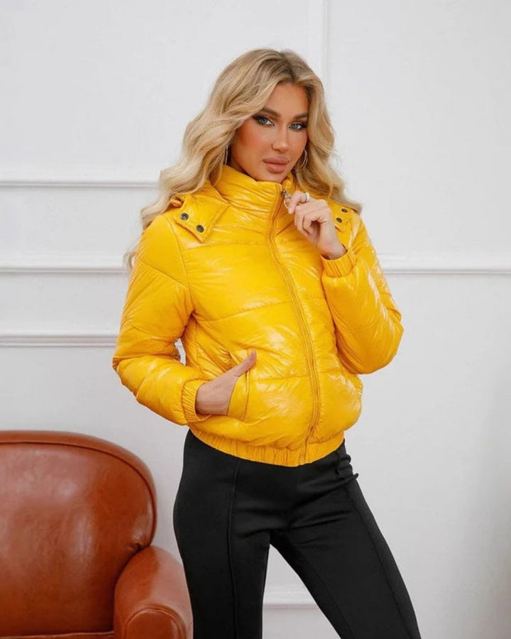 Elegante Pufferjacke für Damen, leichte & bequeme Frühlingsjacke mit glänzendem Finish.