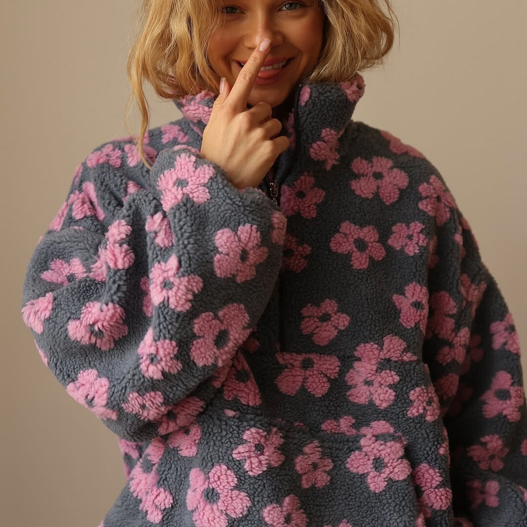 Herbstlicher Damen Strickpullover mit charmantem Blumenmuster, gemütlich und modisch.
