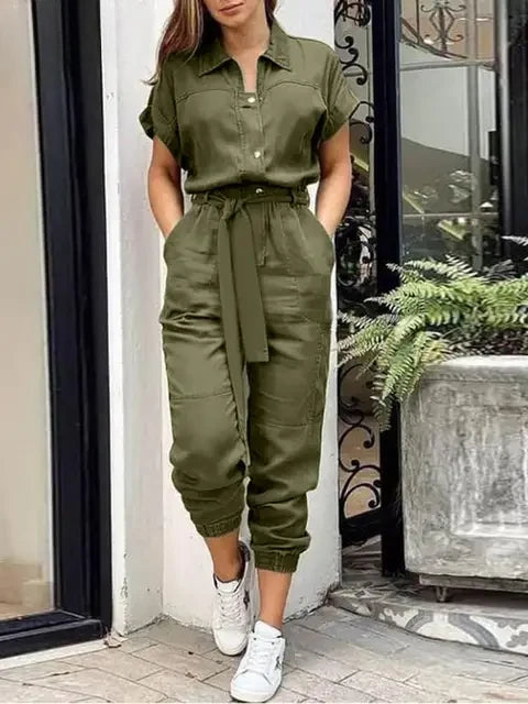 Eleganter Damen Cargo Jumpsuit im Retro-Stil mit Gürtel für Freizeitmode und Utility-Look im Frühling/Herbst.