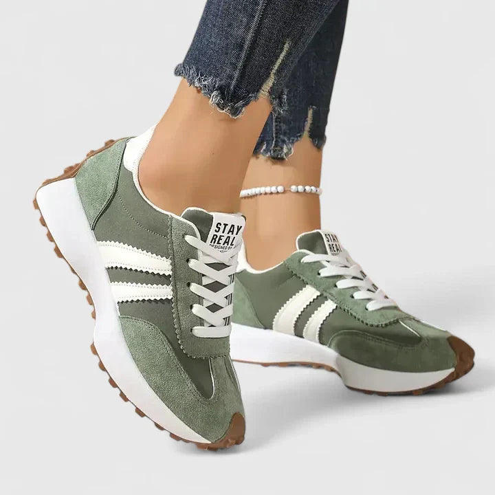 Stylische Damen Frühlingsschuhe: Retro Schnür-Sneaker bieten Komfort für Alltag und Sommer.