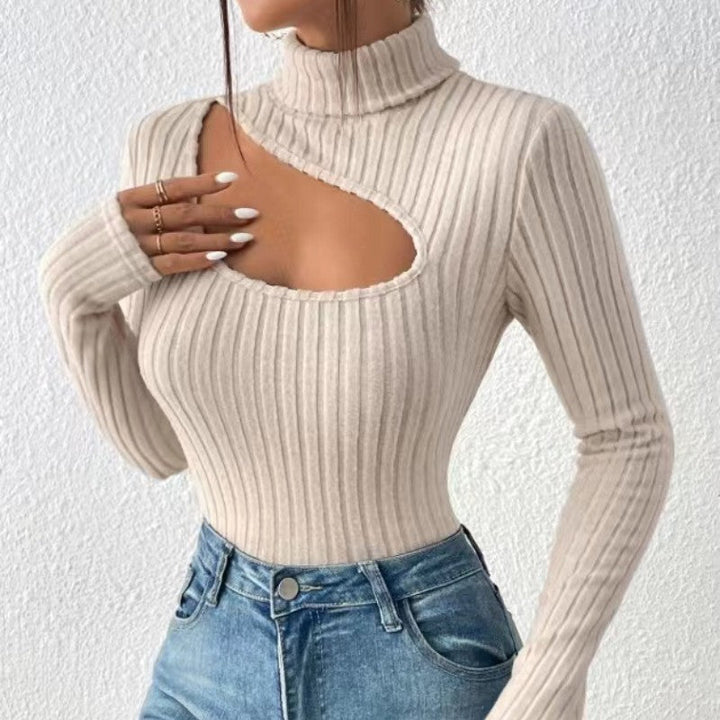 Modernes Damen Rollkragen Top mit Cut Outs. Figurbetontes Langarmshirt aus Rippstrick für diverse Anlässe.