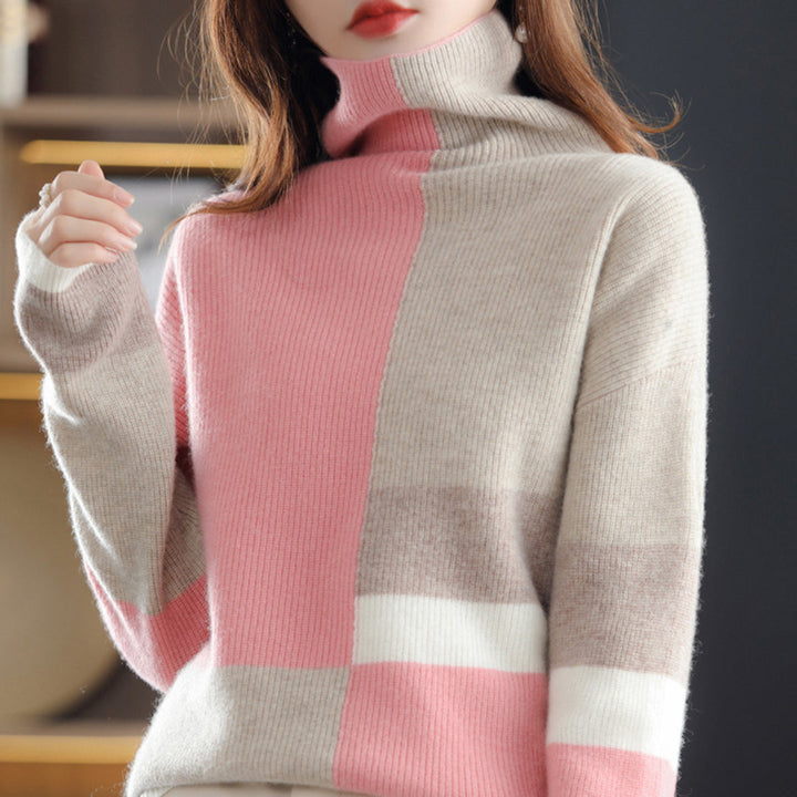 Detailansicht: Moderner Damen Rollkragen Pullover mit einzigartigem Blockmuster, hochwertige Herbstmode.