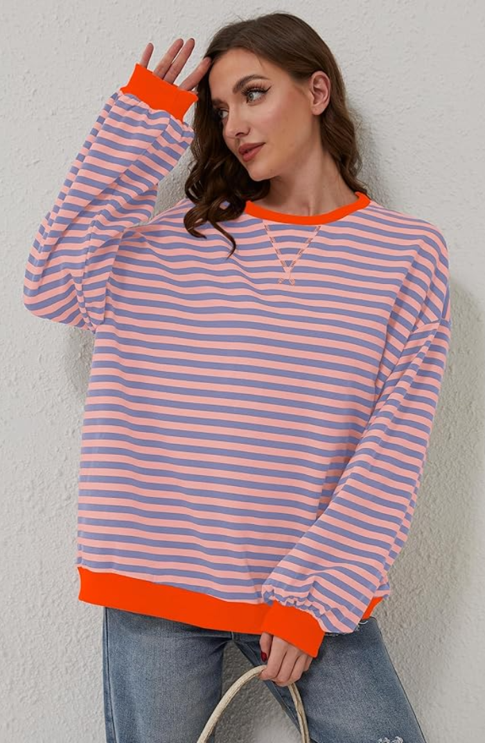 Eleganter gestreifter Damen Frühlingspullover mit Rundhals, vielseitig kombinierbar und langärmlig.
