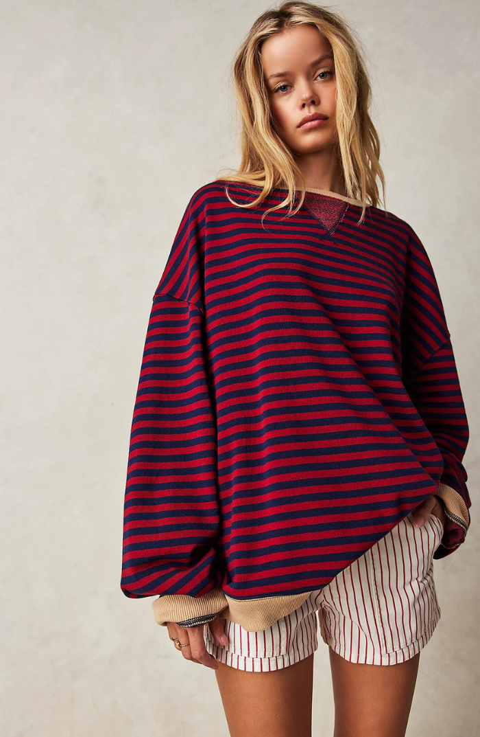 Stylischer Damen Rundhals-Pullover, gestreift, für eine bequeme und trendige Frühlingsmode.