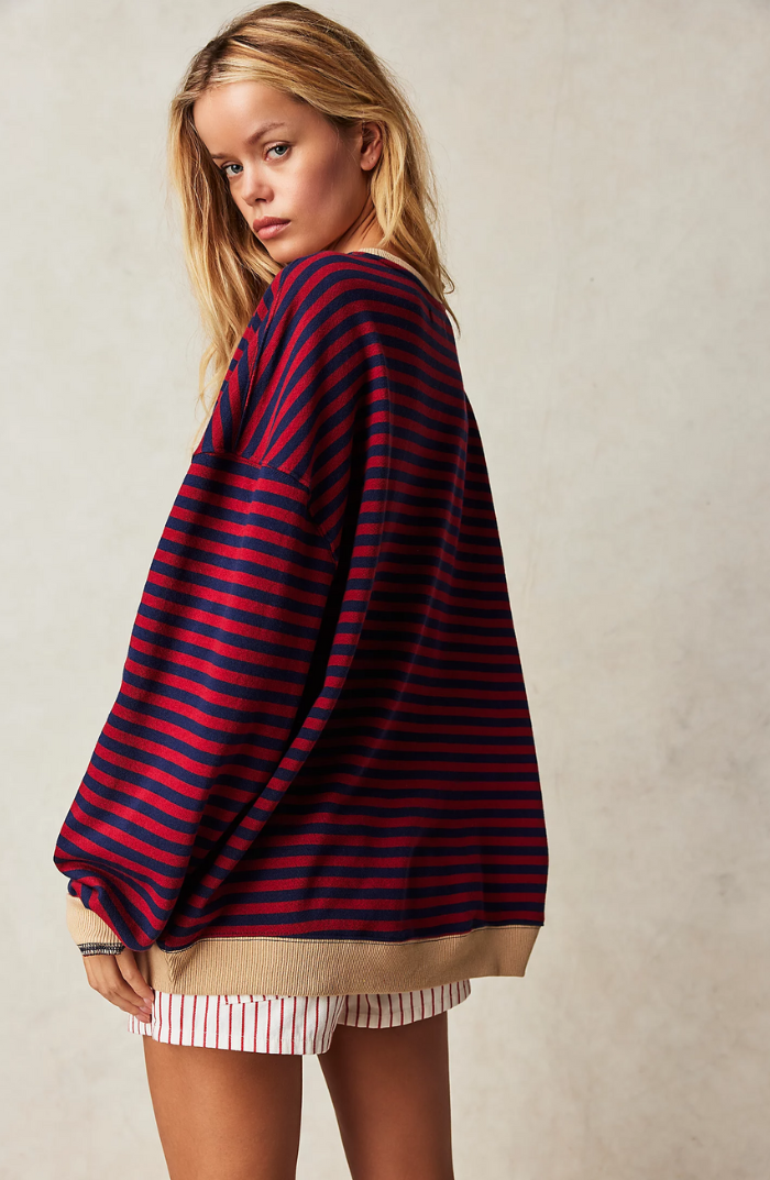 Gestreifter Damen Pullover mit Rundhals, weiches Oberteil für stilvolle Freizeitkleidung im Frühling.