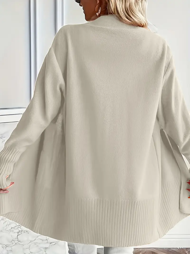 Detailaufnahme: Textur des Damen Rundhals Strickpullovers, weich und hochwertig.