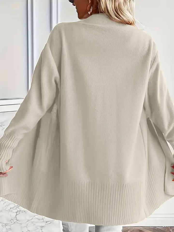 Detailaufnahme: Textur des Damen Rundhals Strickpullovers, weich und hochwertig.