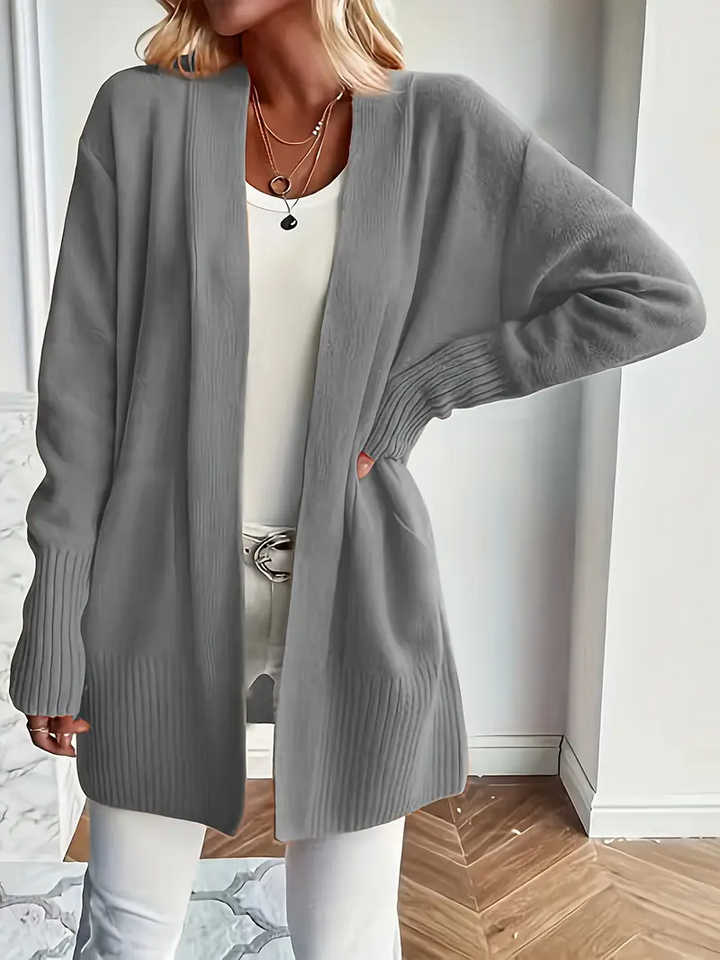 Gemütlicher Damen Langarm Strickpullover mit Rundhals, vielseitig kombinierbar.