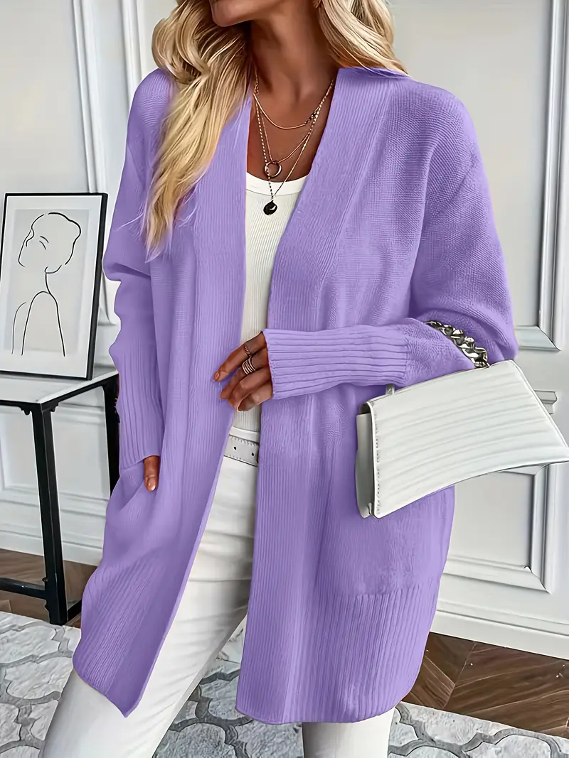 Modischer Damen Freizeitpullover, Rundhals, lockere Passform, in Hellblau, ideal für Herbst.