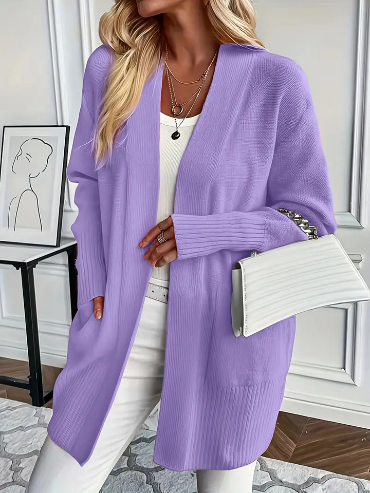 Modischer Damen Freizeitpullover, Rundhals, lockere Passform, in Hellblau, ideal für Herbst.