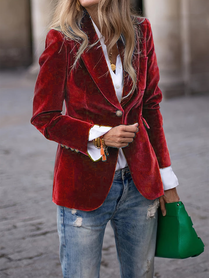 Eleganter Damenblazer aus weichem Samt, goldene Knöpfe, perfekt für festliche Anlässe.