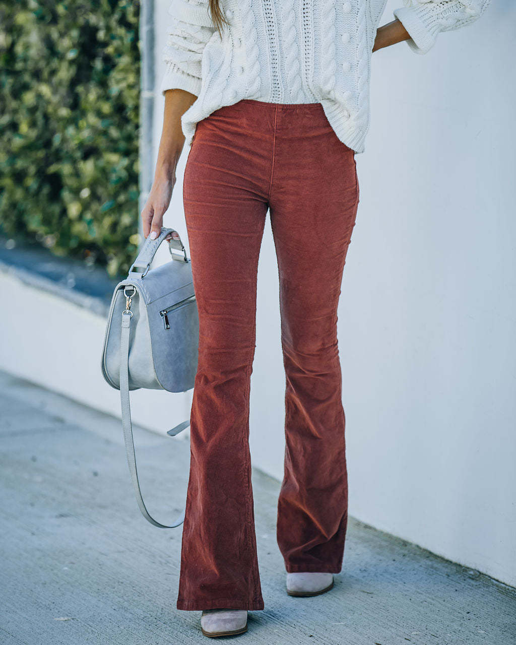 Elegante Damen Schlaghose im 70er Jahre Retro-Look. Weite Hose mit hoher Taille, ideal für Freizeit & Styling.