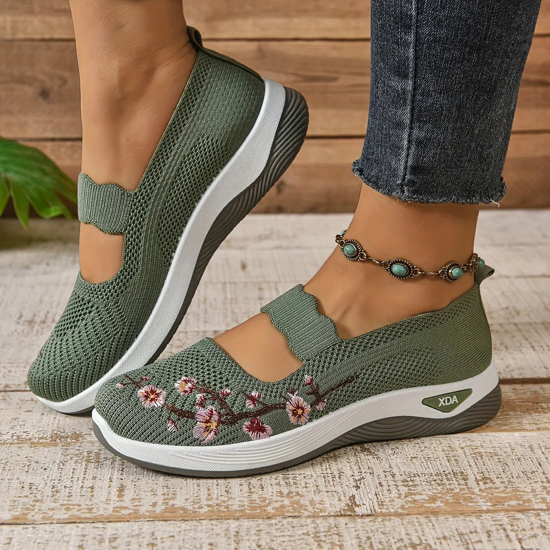 Leichte Damenschuhe, Schlupfschuhe Slipper, bieten angenehmen Tragekomfort & unterstützen die Fußgesundheit.