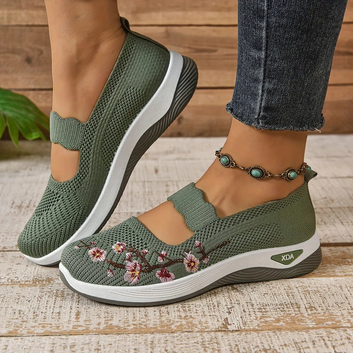 Leichte Damenschuhe, Schlupfschuhe Slipper, bieten angenehmen Tragekomfort & unterstützen die Fußgesundheit.