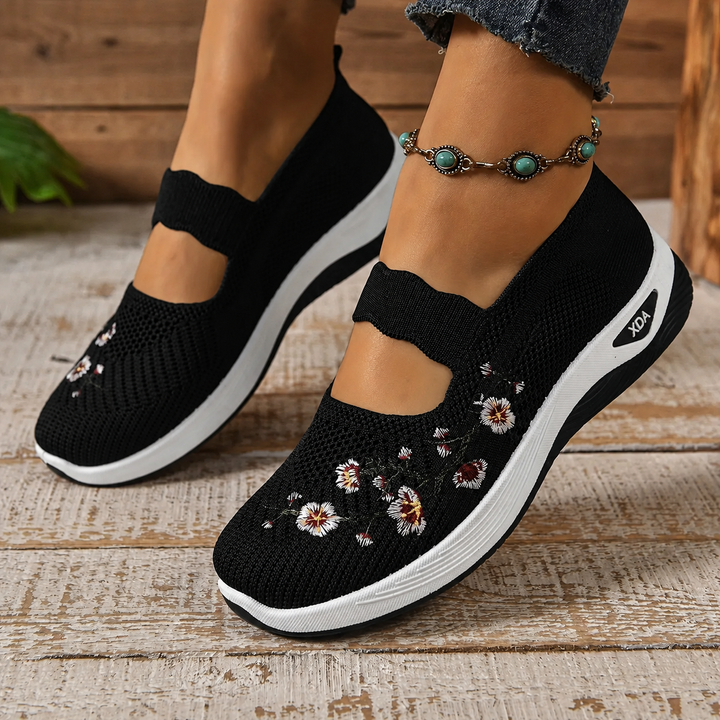 Stilvolle Schlupfschuhe für Damen, Slipper mit druckentlastendem Fußbett, ideal für Alltag & Freizeit.