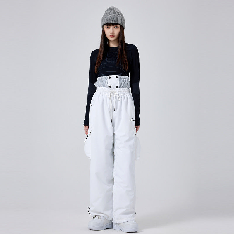 Schneesichere Damen Skihose für die Piste. Warme, atmungsaktive Skibekleidung, isoliert für Wintersport & Outdoor-Abenteuer.
