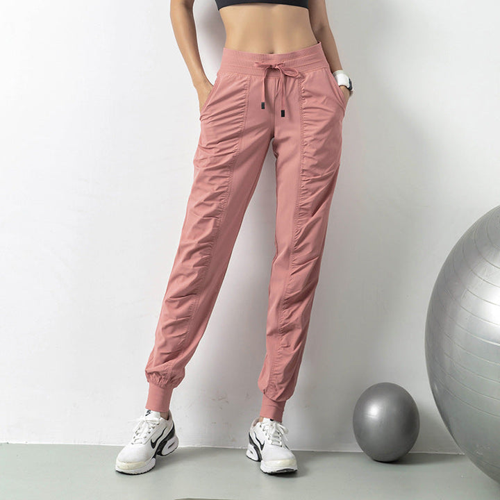 Detailansicht einer Damen Sporthose, Slim Fit mit Stretch für Laufen und intensives Training.
