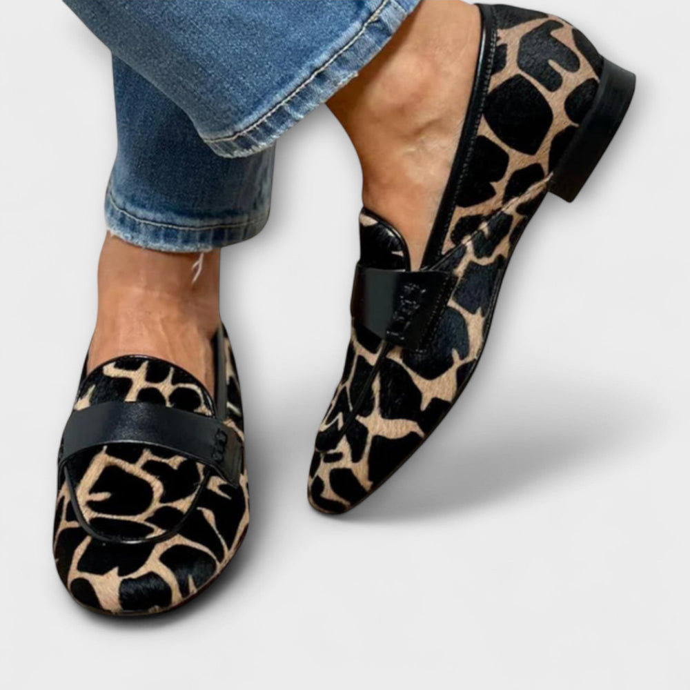 Stylische Damen Loafer mit Animal Print. Flache Slip-On Schuhe für Büro oder Freizeit, sehr bequem.