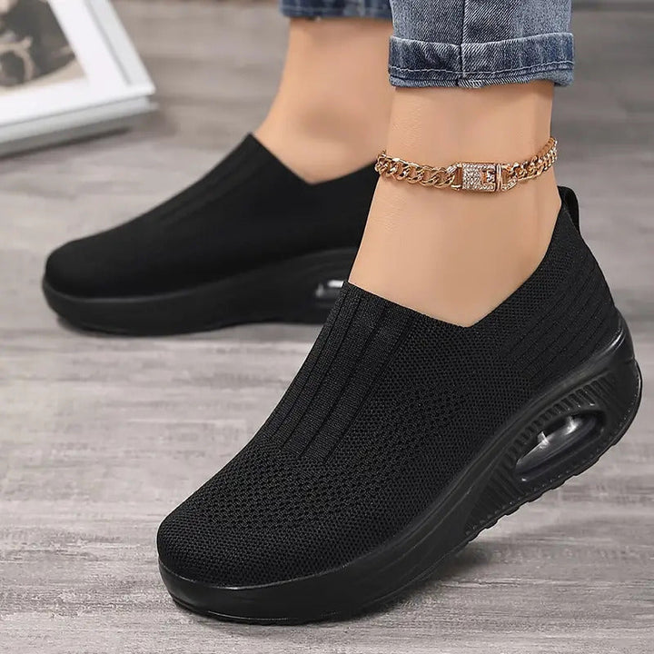 Damen Slip-On Sneaker, orthopädisch, mit Fussgewölbeunterstützung und rutschfester Sohle. Sehr bequem.