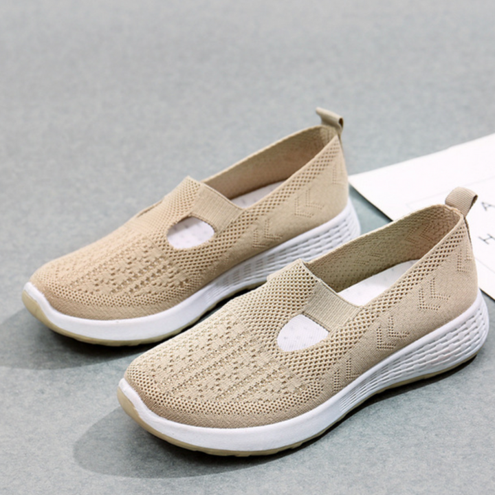 Modische Damen Slip-On Sneaker, weite Passform, perfekt als bequeme Freizeitschuhe.