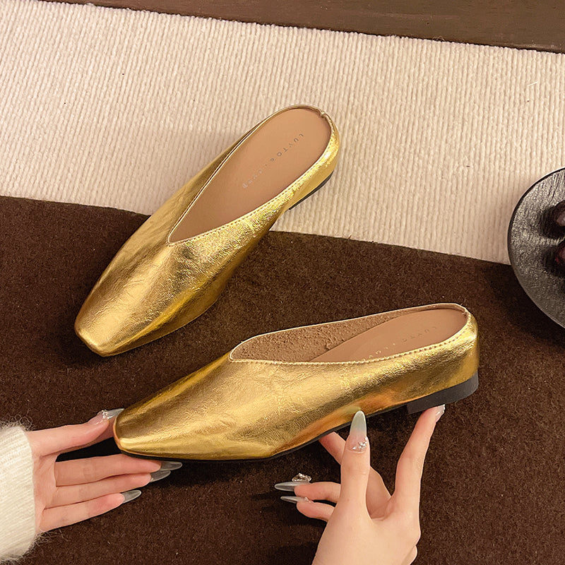Modische Damen Slipper in zeitlosem Design, perfekt für den Alltag; bequeme Slip-On Schuhe.