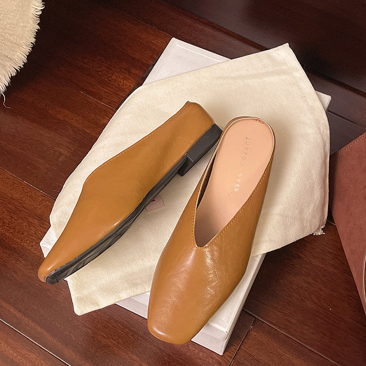 Praktische Damenschuhe: Komfortable Slipper als modische Ergänzung für jedes stilvolle Alltags-Outfit.