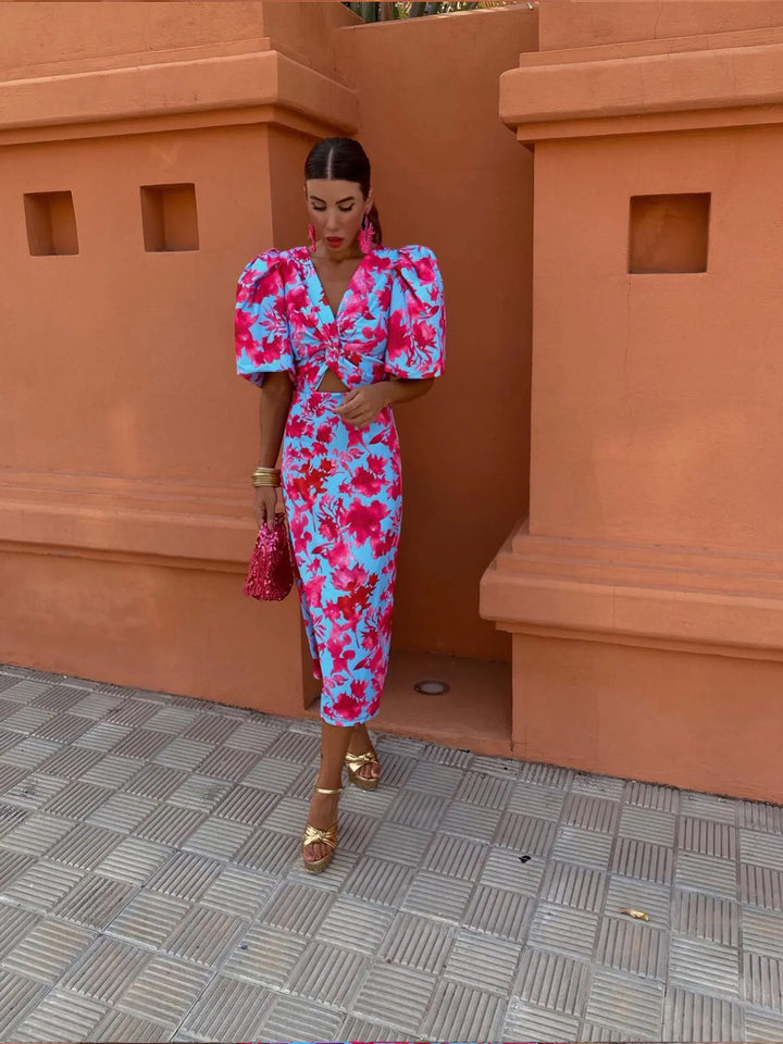 Luftig-leichtes Damen Midi-Kleid für den Sommer mit eleganten, bedruckten Puffärmeln. Ideal als buntes Urlaubskleid.