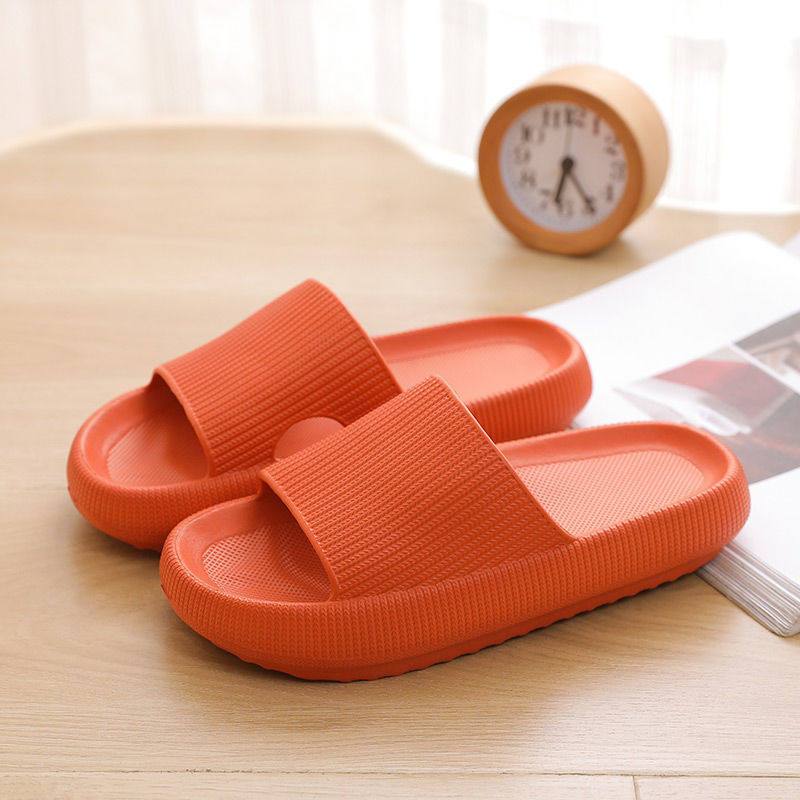 Gepolsterte Damen Sandalen mit weicher Sohle. Komfortable Sommerschuhe im Schlupfdesign für entspannte Schritte.