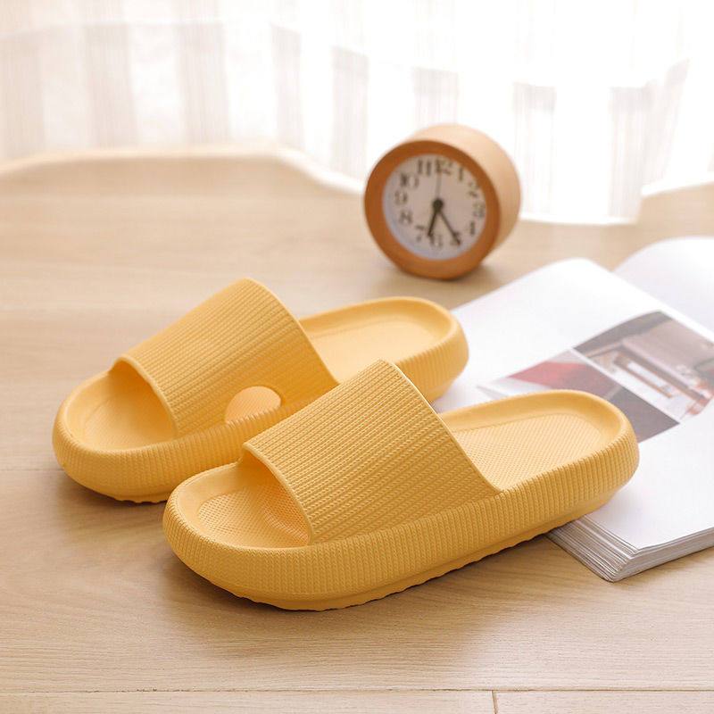 Bequeme Damen Sommer-Sandalen mit weicher Sohle und Schlupfdesign. Ideal für Fußgesundheit und Komfort.