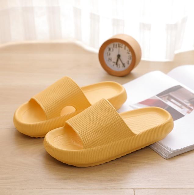 Hochwertige Damen Sandalen mit weicher Sohle. Komfortable Sommerschuhe im Schlupfdesign für lange Tage.
