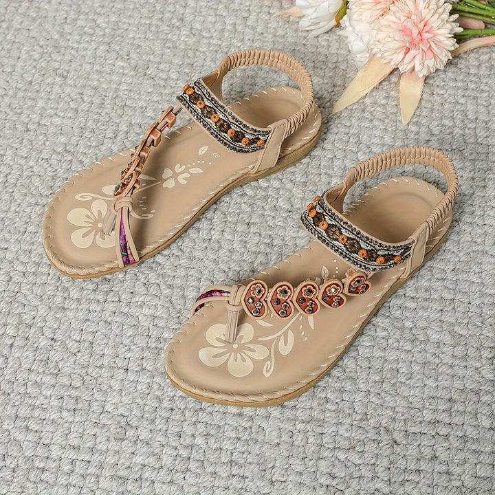 Modische Damensandalen, offen und atmungsaktiv, perfekte Begleiter für stilvolle Sommeroutfits.
