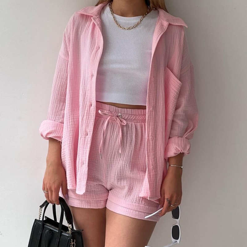 Elegante Damen Bluse aus dem Sommer Set, locker geschnitten und atmungsaktiv für stilvolle Auftritte.