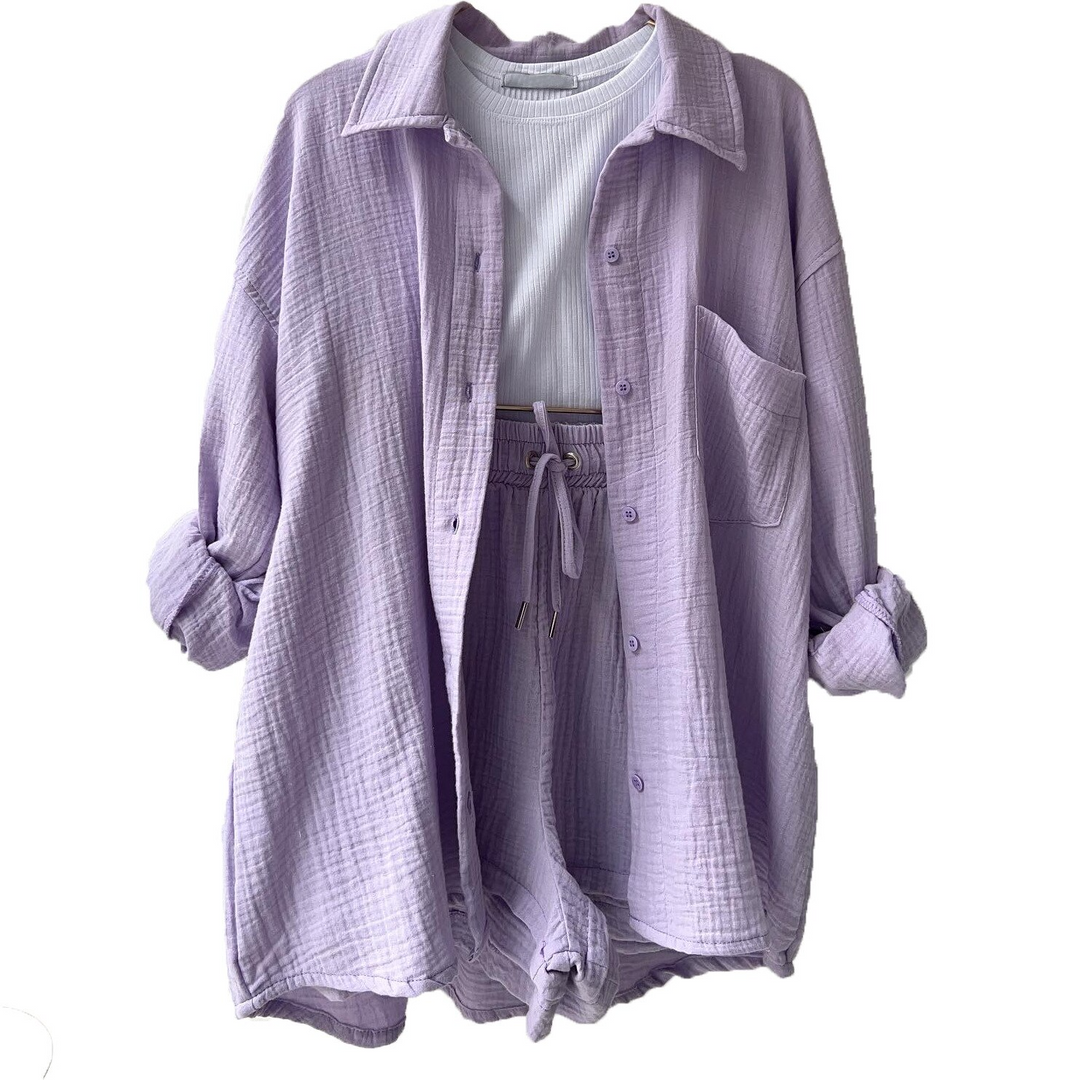 Vielseitiges Damen Sommer Outfit: Bluse und Shorts für elegante Freizeitmode oder entspannte Urlaubstage.