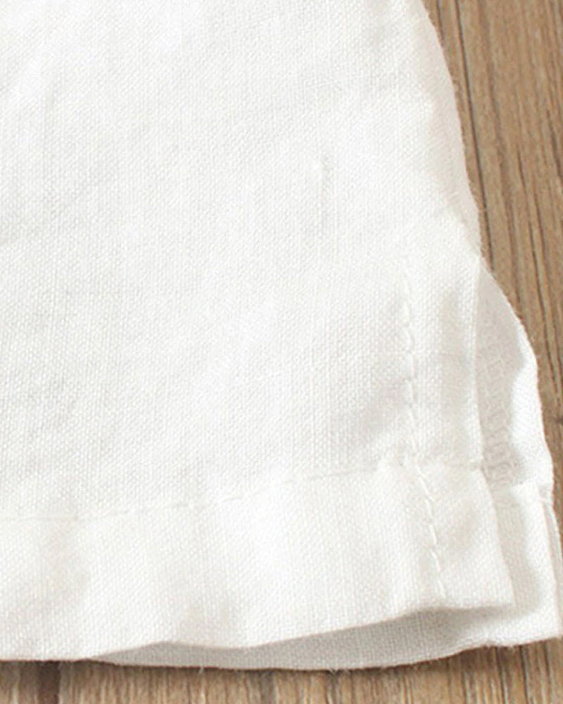 Lässige, aber elegante Damen Sommerbluse mit feinen Knopfdetails, ideal für den Freizeit-Look.