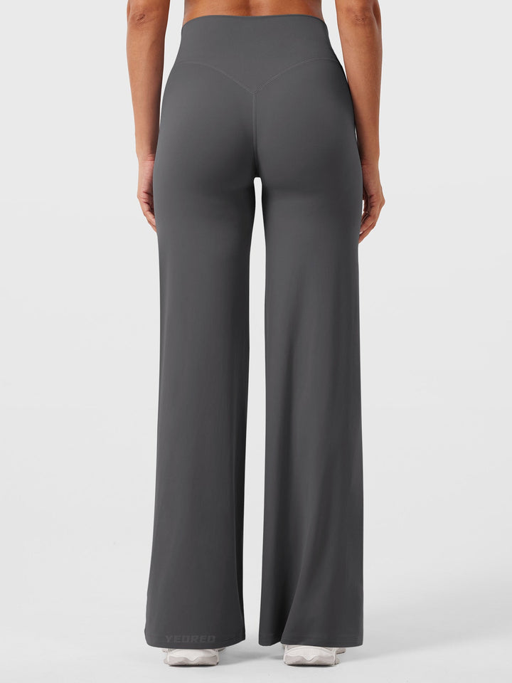 Bequeme Damenhose Franziska mit weitem Bein und hohem Bund, perfekt für Sommeroutfits.