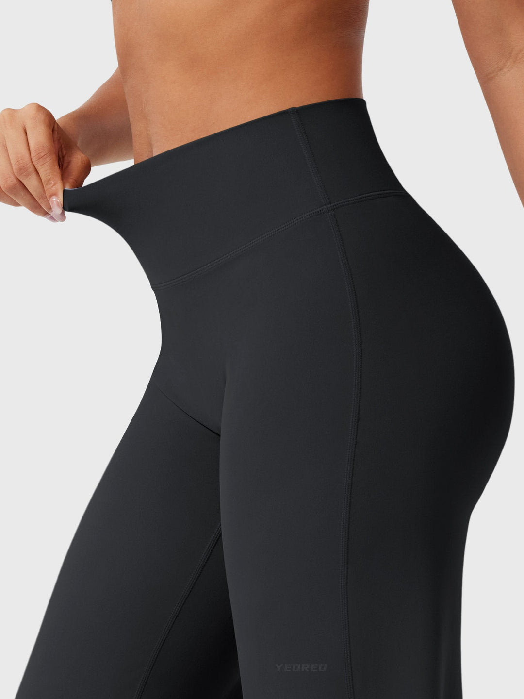Damenhose Franziska: Hoher Bund, weites Bein, perfekt für einen eleganten Sommerstil.