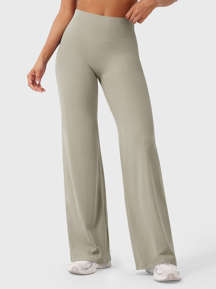 Sommerhose Franziska: Hoher Bund, weites Bein, für einen unaufdringlichen, eleganten Stil.