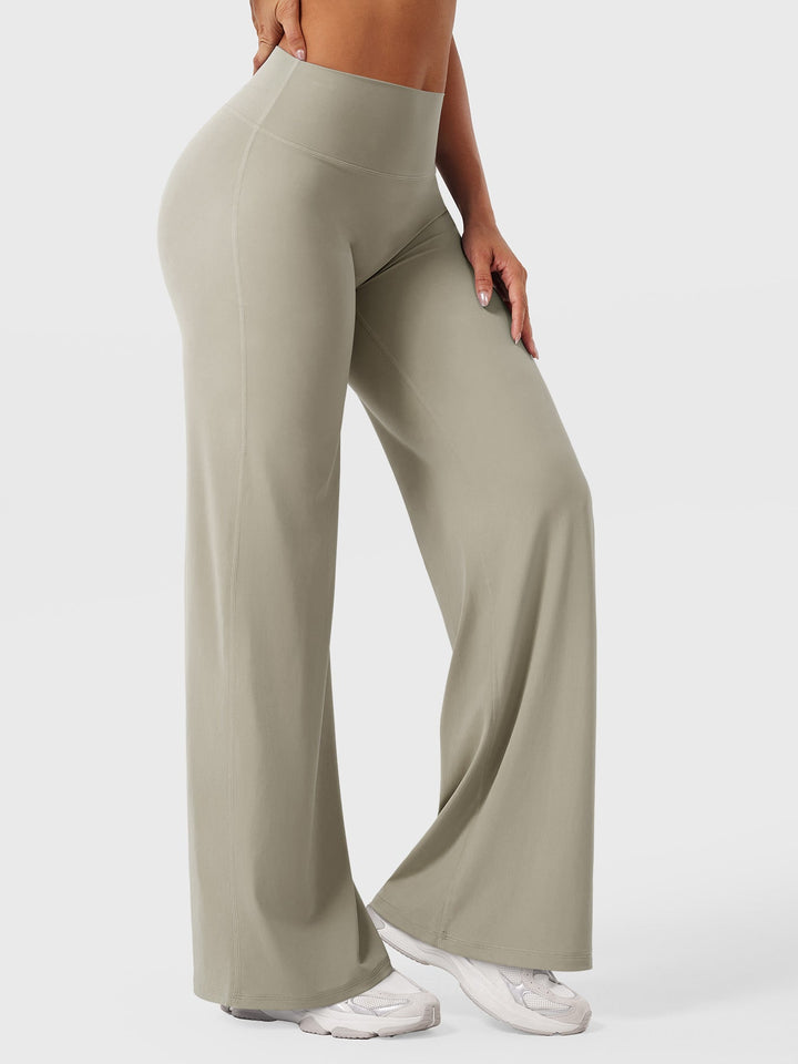 Franziska Marlenehose für Damen, hoher Bund, weites Bein, perfekt für eine Sommerhochzeit.