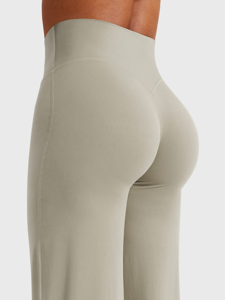 Elegante Sommerhose Franziska, weites Bein, hoher Bund, für einen mühelosen Sommer-Look.