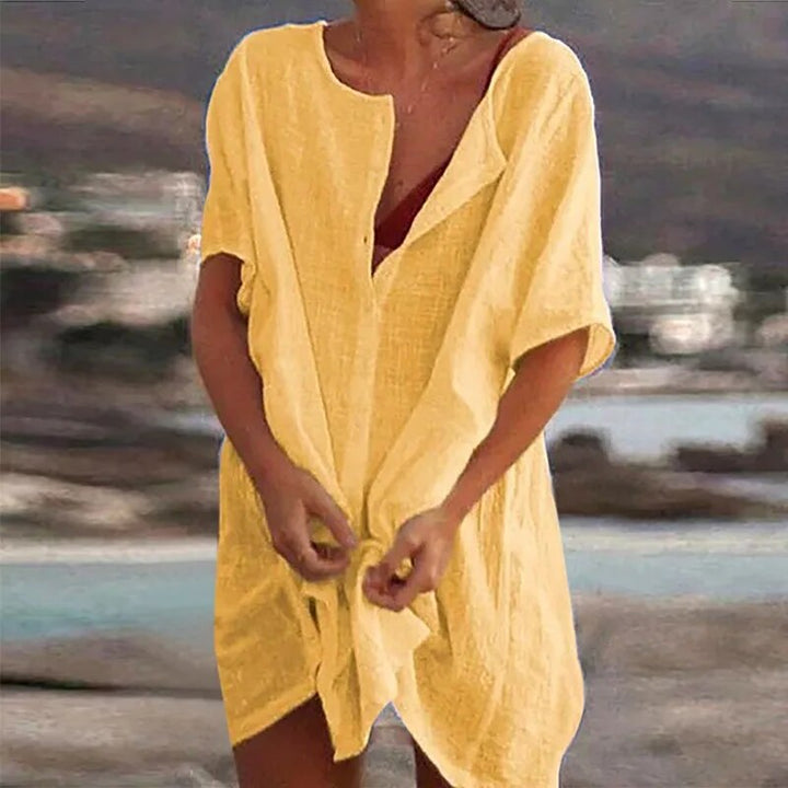 Damen Sommerkleid, vielseitig kombinierbar, aus leichtem Stoff. Mit kurzen Ärmeln und ausgestelltem Rockteil.
