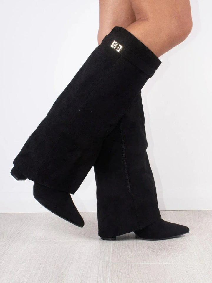 Hochwertige, knielange Spitzzehenstiefel für Damen, die Eleganz und Komfort vereinen.