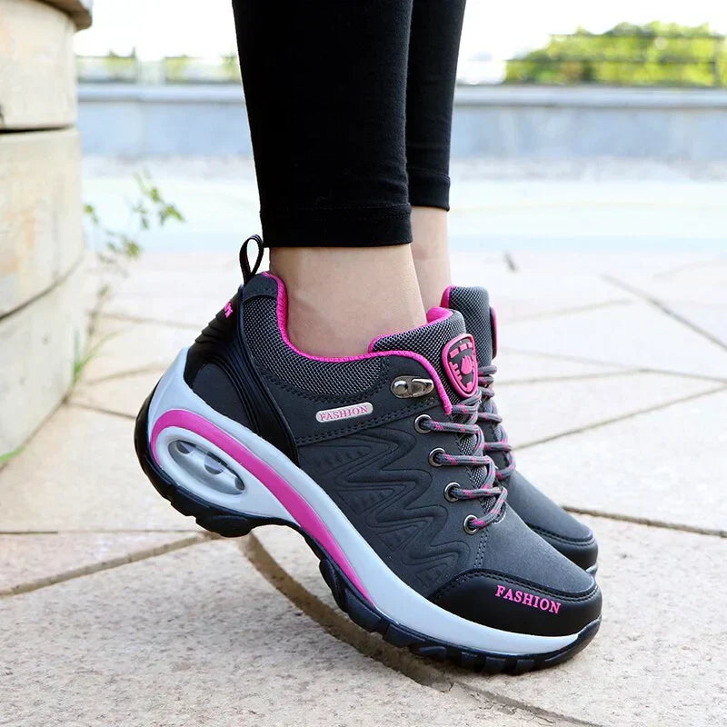 Komfortable Damen Freizeitschuhe mit Dämpfung, ideal für aktive Tage und langanhaltenden Tragekomfort.